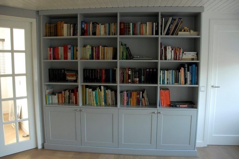 Maatwerk boekenkast in een woning in Reeuwijk